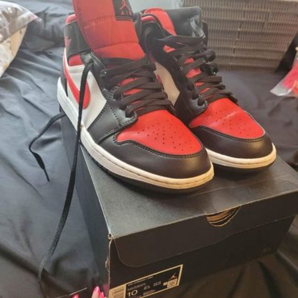 Air Jordan 1 Mid- Mens Size 10 - Worn 5 times- Crease Protector included